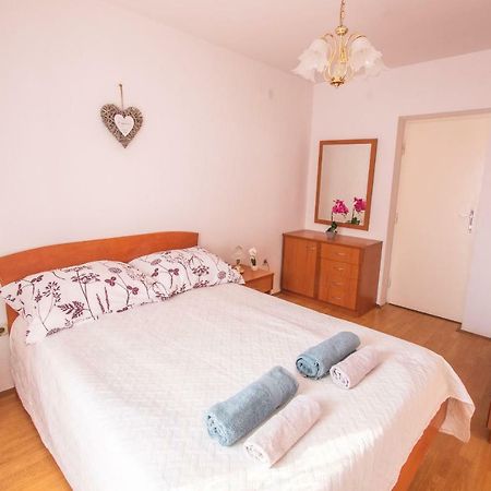 Kristian Apartments ロヴィニ エクステリア 写真
