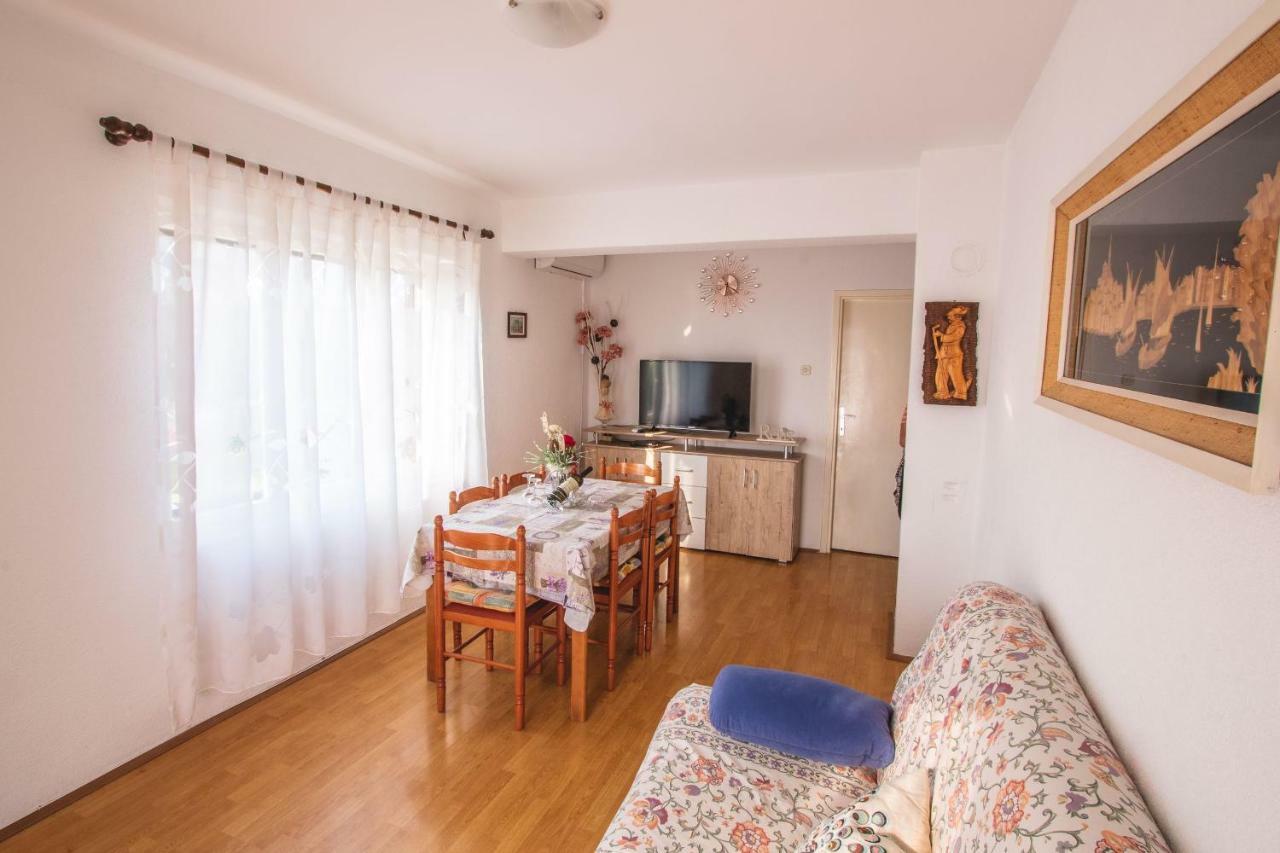 Kristian Apartments ロヴィニ エクステリア 写真
