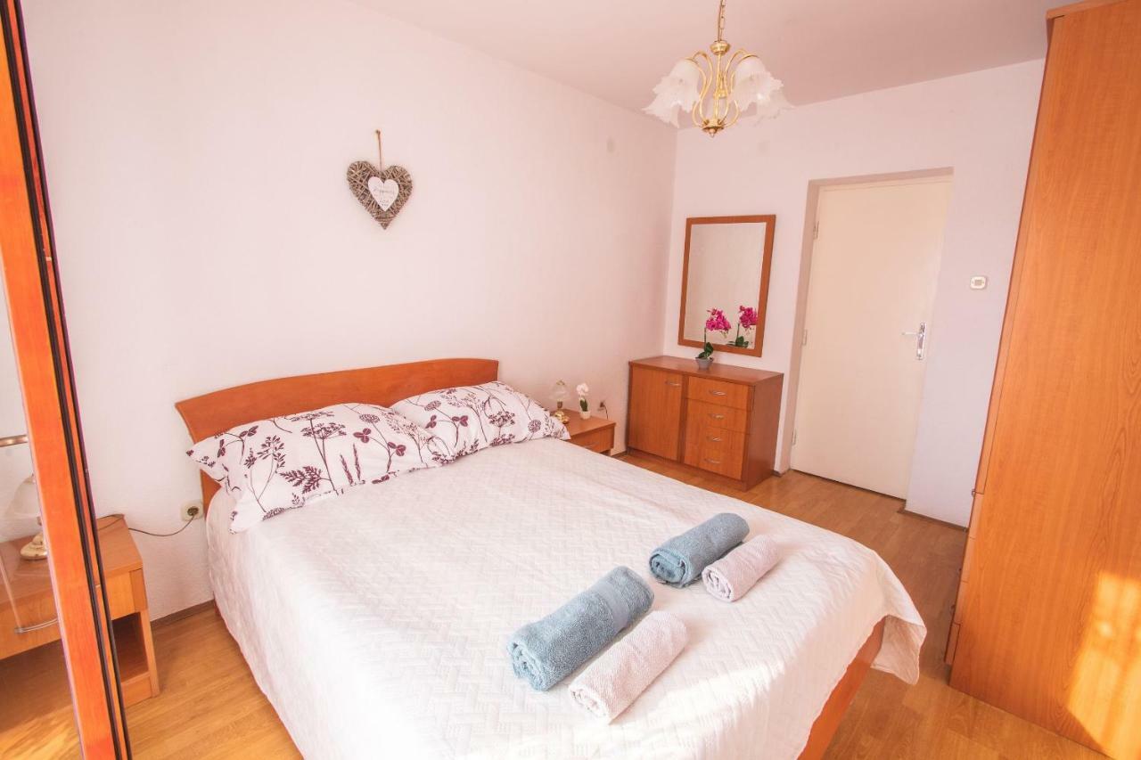 Kristian Apartments ロヴィニ エクステリア 写真