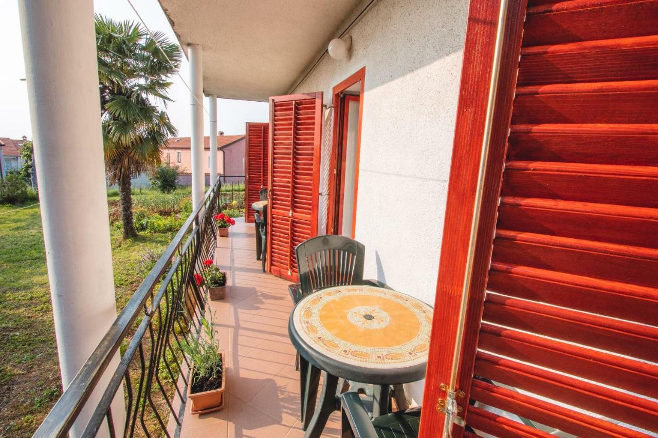 Kristian Apartments ロヴィニ エクステリア 写真