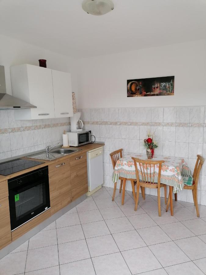Kristian Apartments ロヴィニ エクステリア 写真